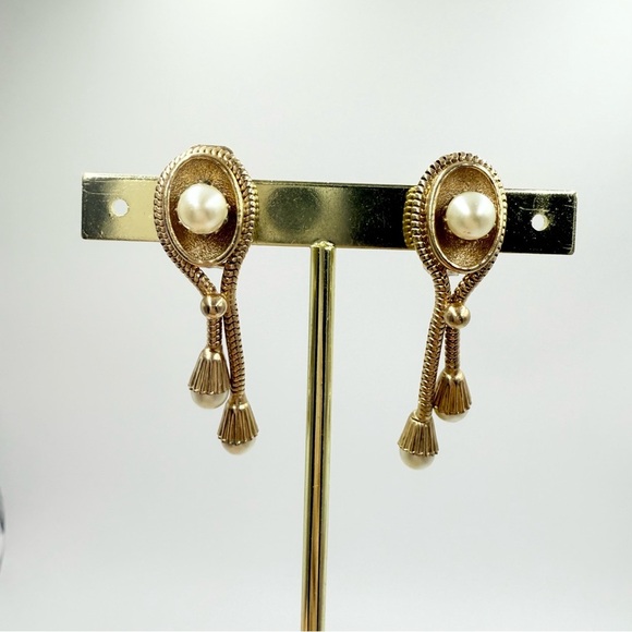 Vintage Art Deco Gold Tone Pearl Clip On Earrings - Picture 1 of 5